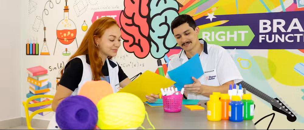 Professores em reunião pedagógica